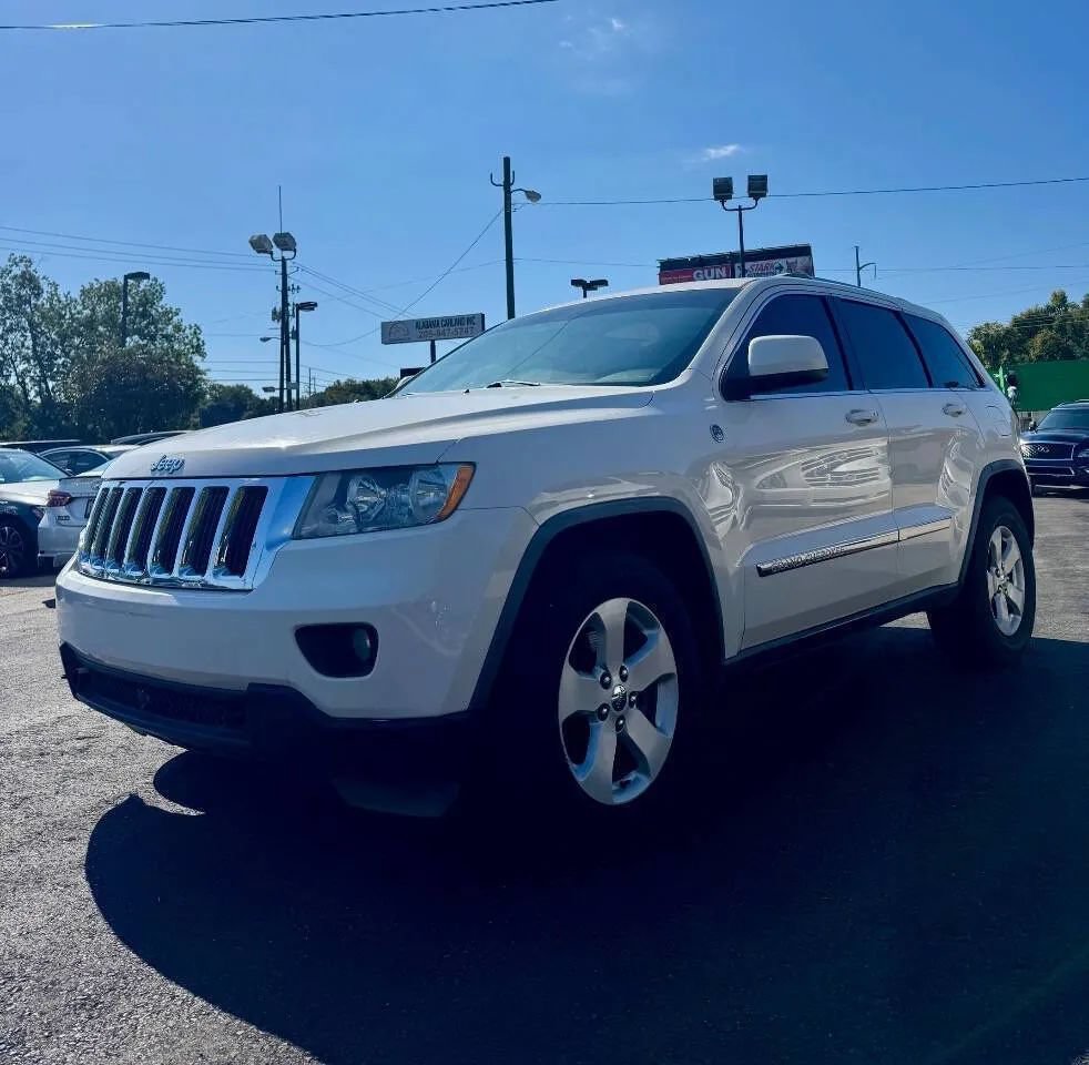 Used 2012 Jeep Grand Cherokee Laredo AWD/4WD image 5