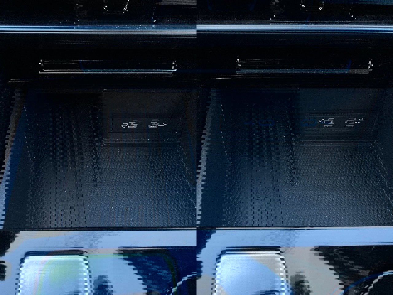 Used 2025 Volkswagen Atlas SE image 27