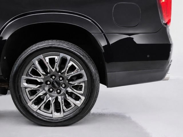 Used 2023 GMC Yukon XL Denali Ultimate w/ LPO, Floor Liner Package AWD/4WD image 5