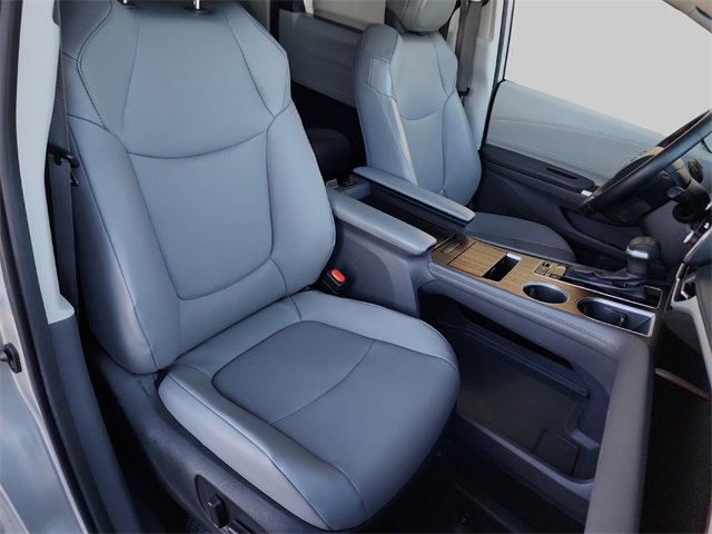 Used 2022 Toyota Sienna XLE image 35