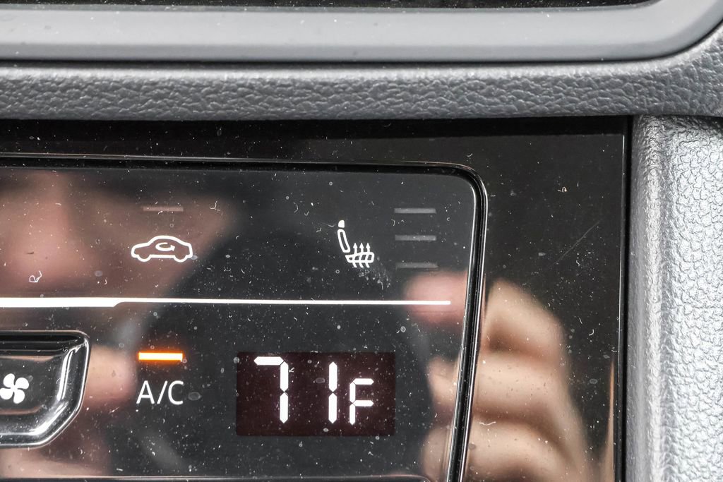 Used 2025 Volkswagen Jetta SE image 25