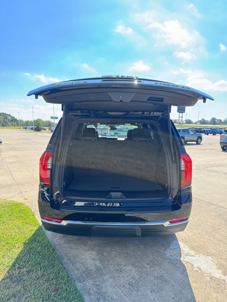 New 2026 GMC Yukon Elevation image 8