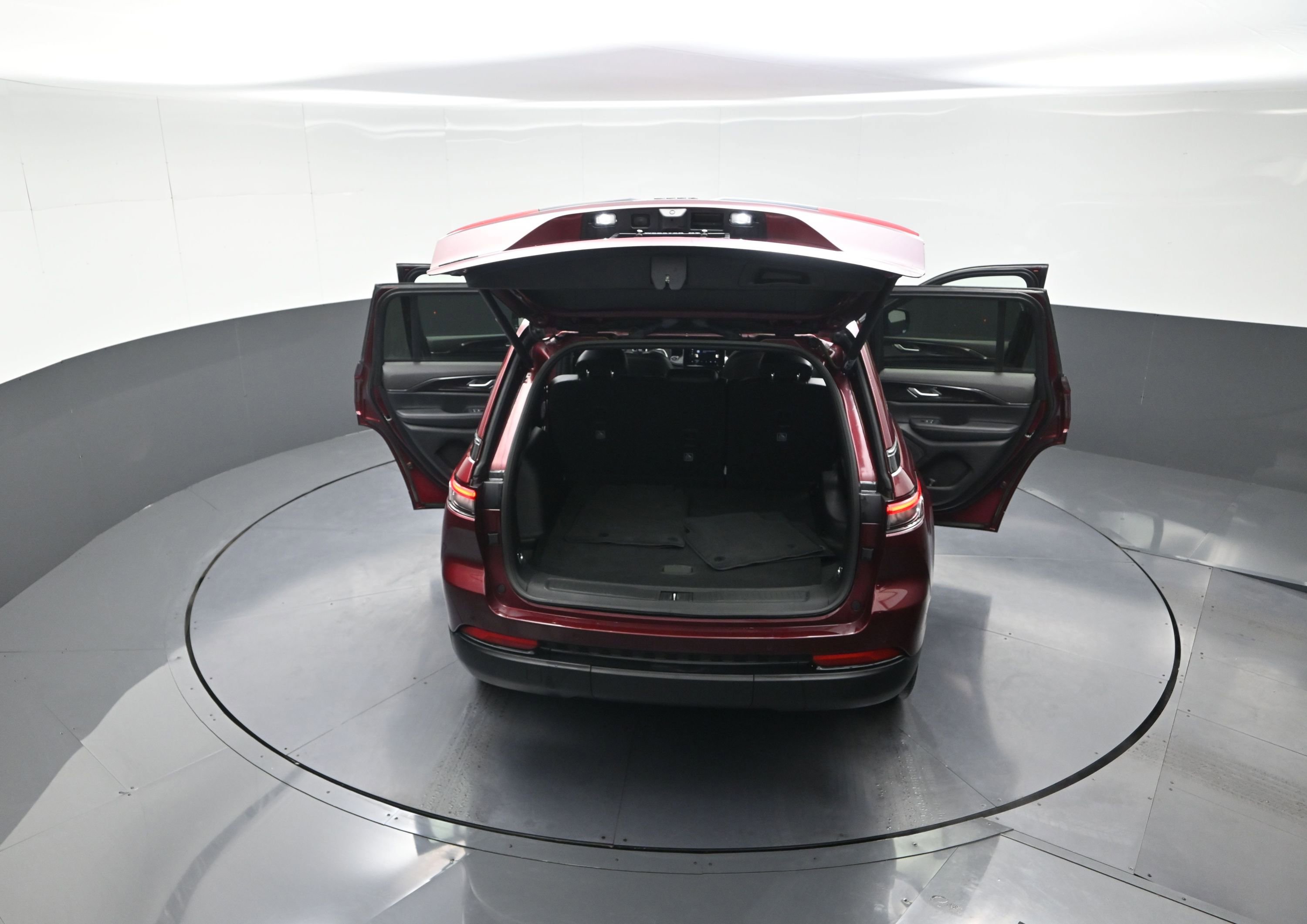 Used 2023 Jeep Grand Cherokee Altitude image 13