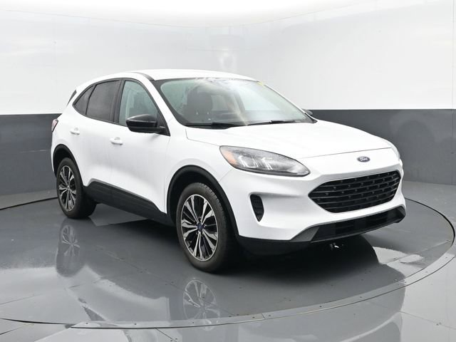 Used 2022 Ford Escape SE w/ SE Sport Appearance Package AWD/4WD image 3