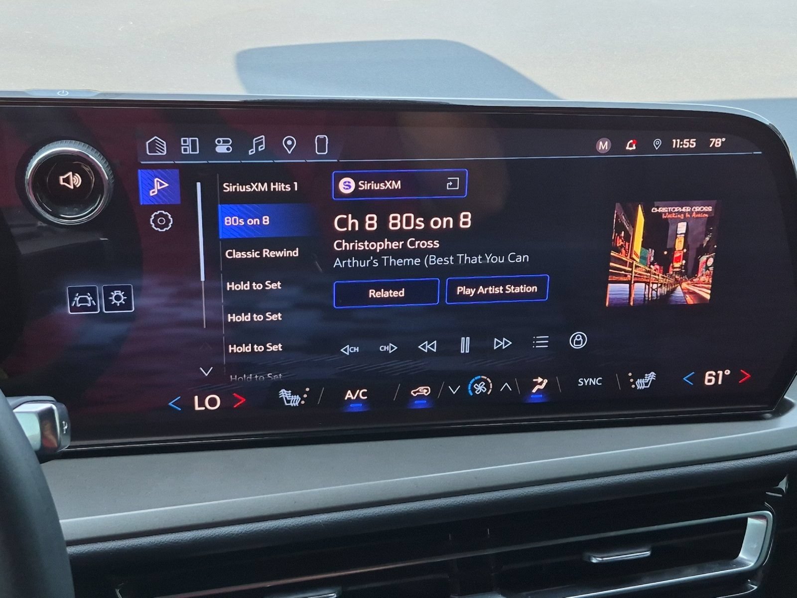 Used 2024 Chevrolet Traverse LT w/ Midnight/Sport Edition FWD image 17