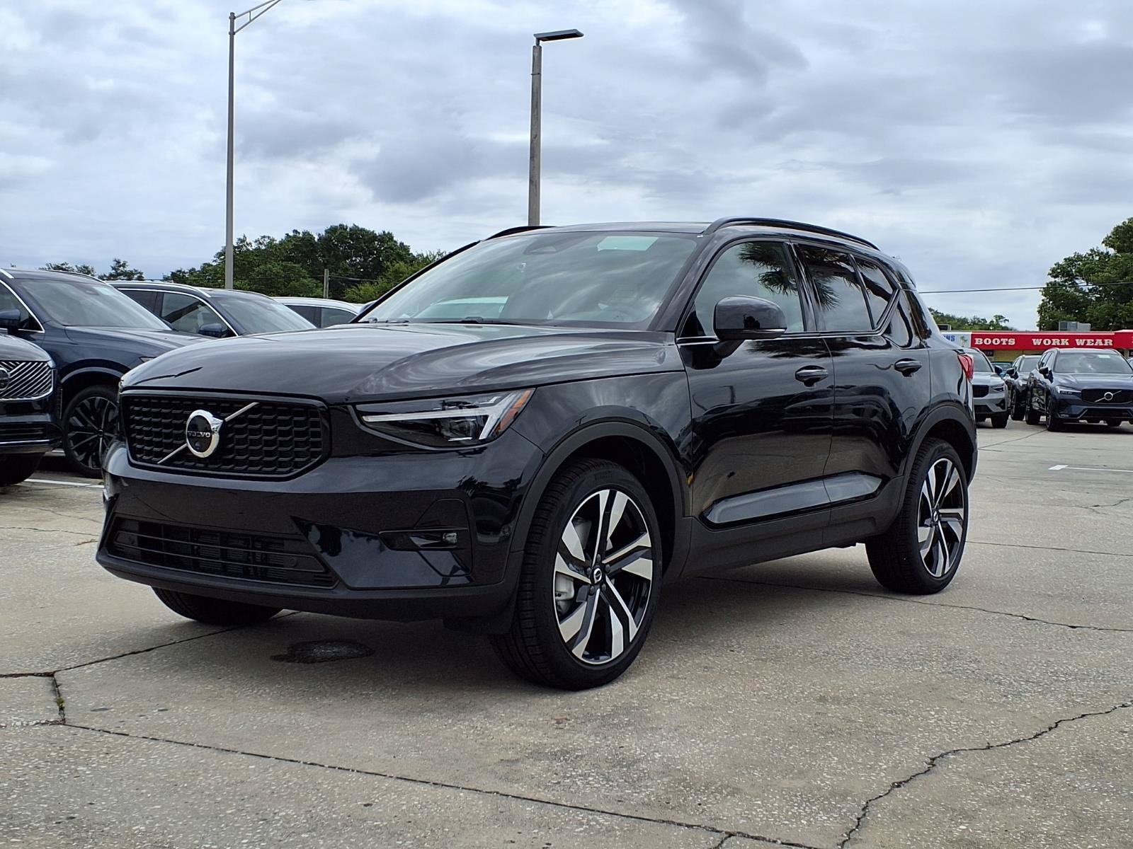 New 2026 Volvo XC40 B5 Plus w/ Climate Package AWD/4WD image 3
