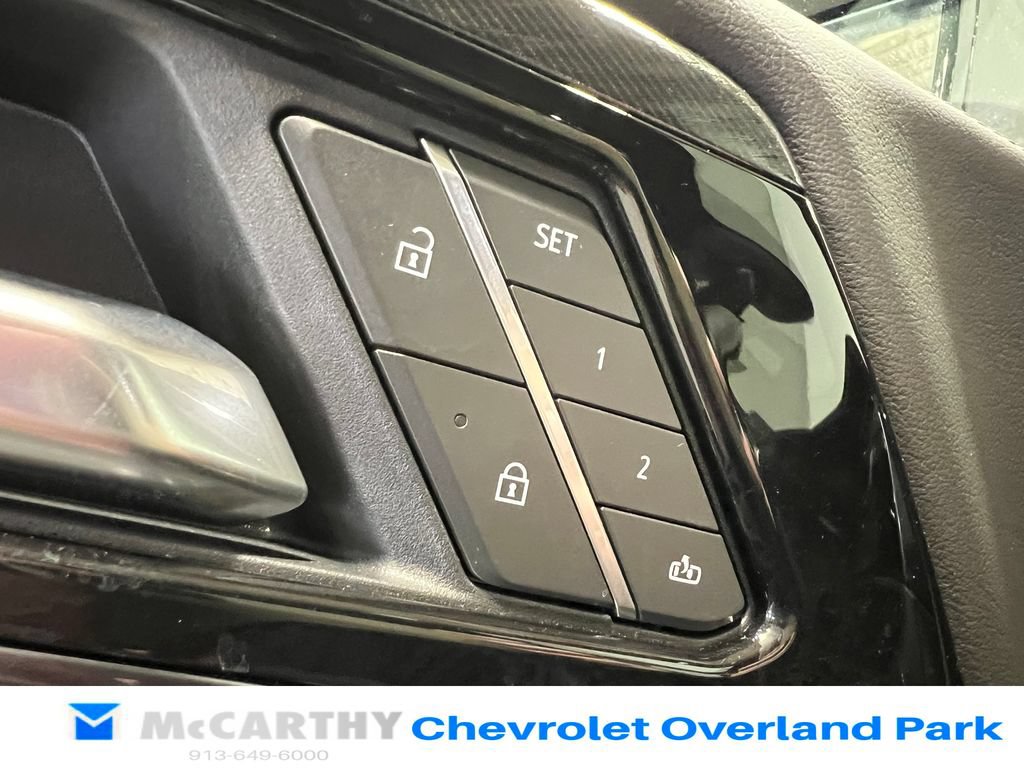 Used 2025 GMC Yukon AT4 w/ AT4 Premium Plus Package AWD/4WD image 17