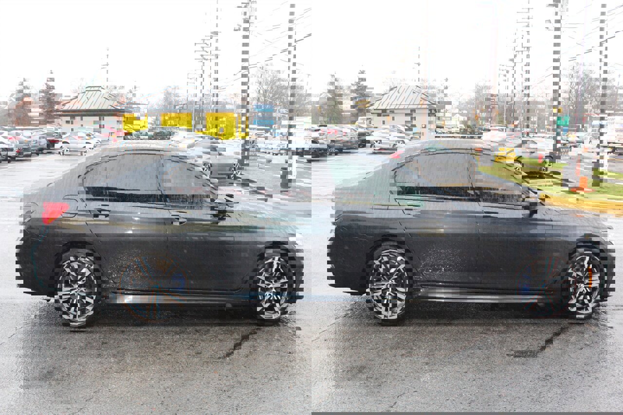 Used 2019 BMW 750i image 29