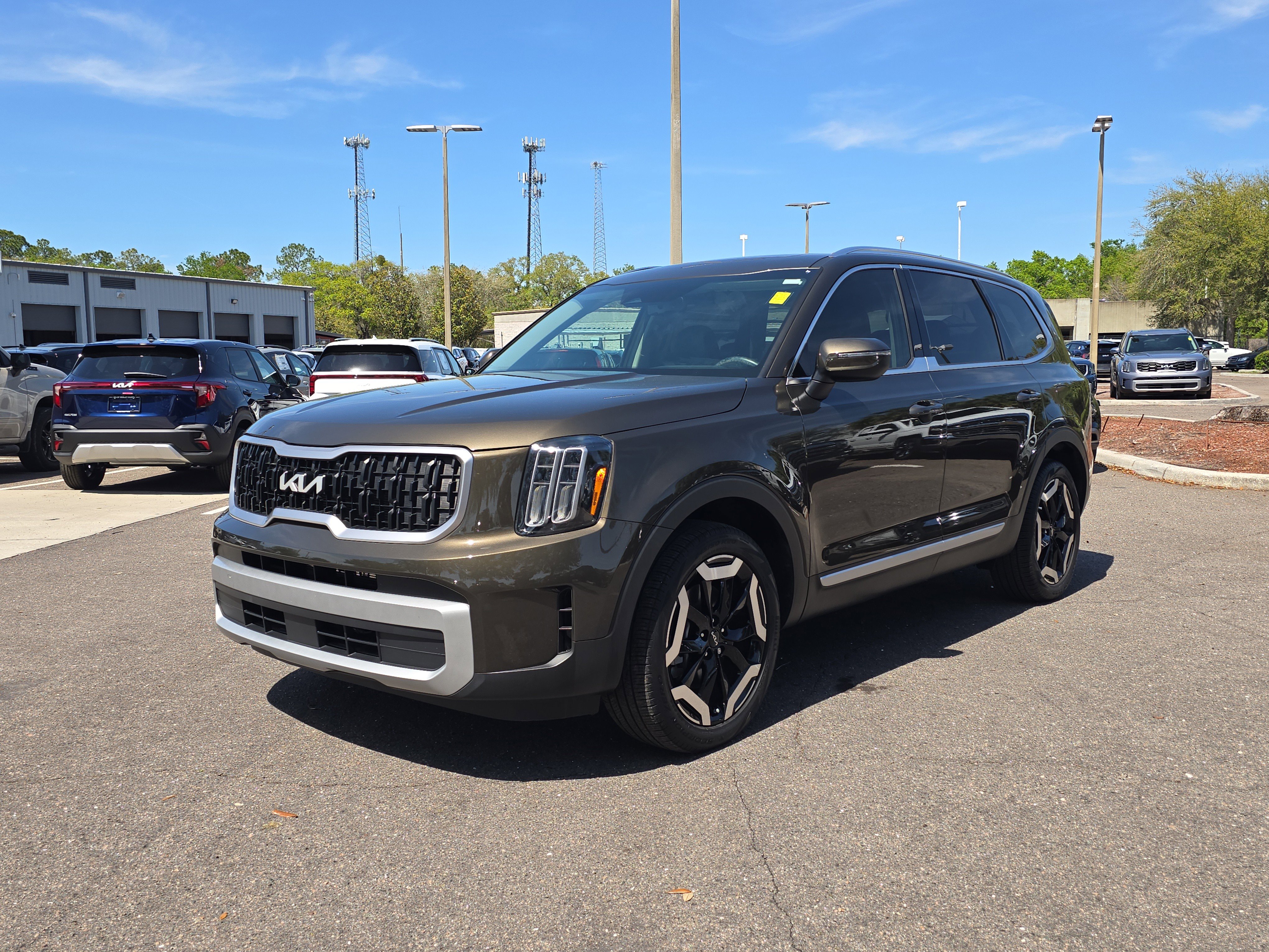 Certified 2023 Kia Telluride EX w/ EX Captain's Chair Package image 4