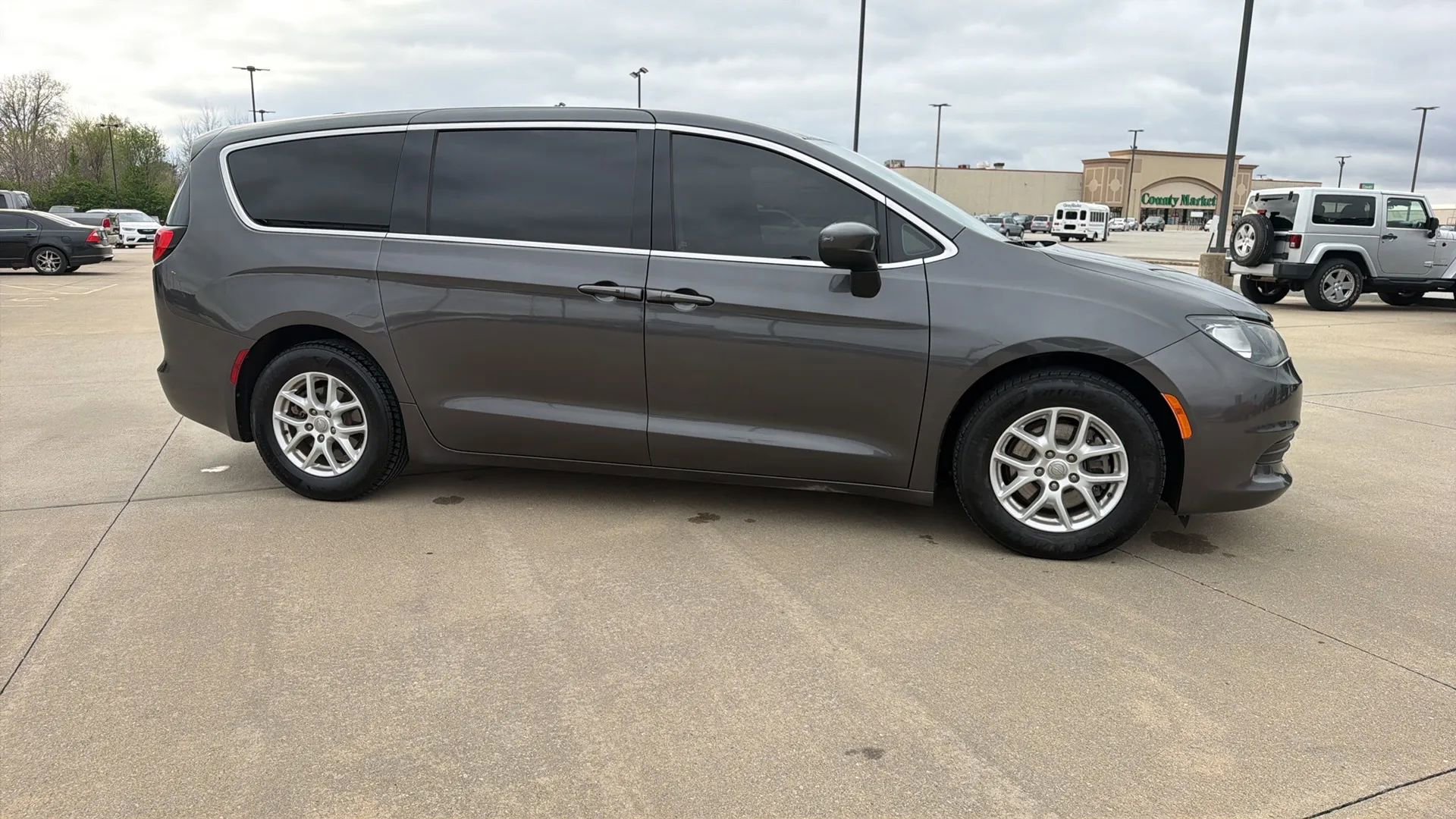 Used 2017 Chrysler Pacifica Touring image 24