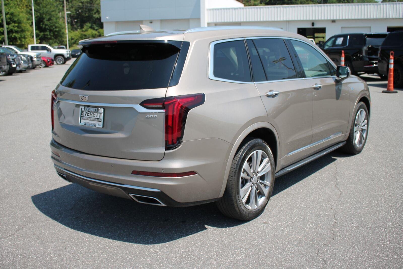 Used 2022 Cadillac XT6 Premium Luxury w/ Technology Package FWD image 8