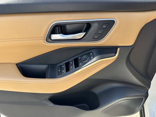 Certified 2023 Nissan Rogue Platinum image 18