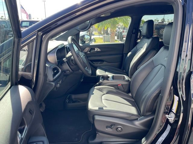 New 2026 Chrysler Pacifica Select w/ S Appearance Package image 14