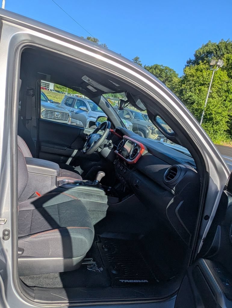 Certified 2018 Toyota Tacoma TRD Sport RWD image 19