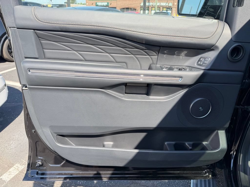 Used 2023 Ford Expedition Platinum AWD/4WD image 39