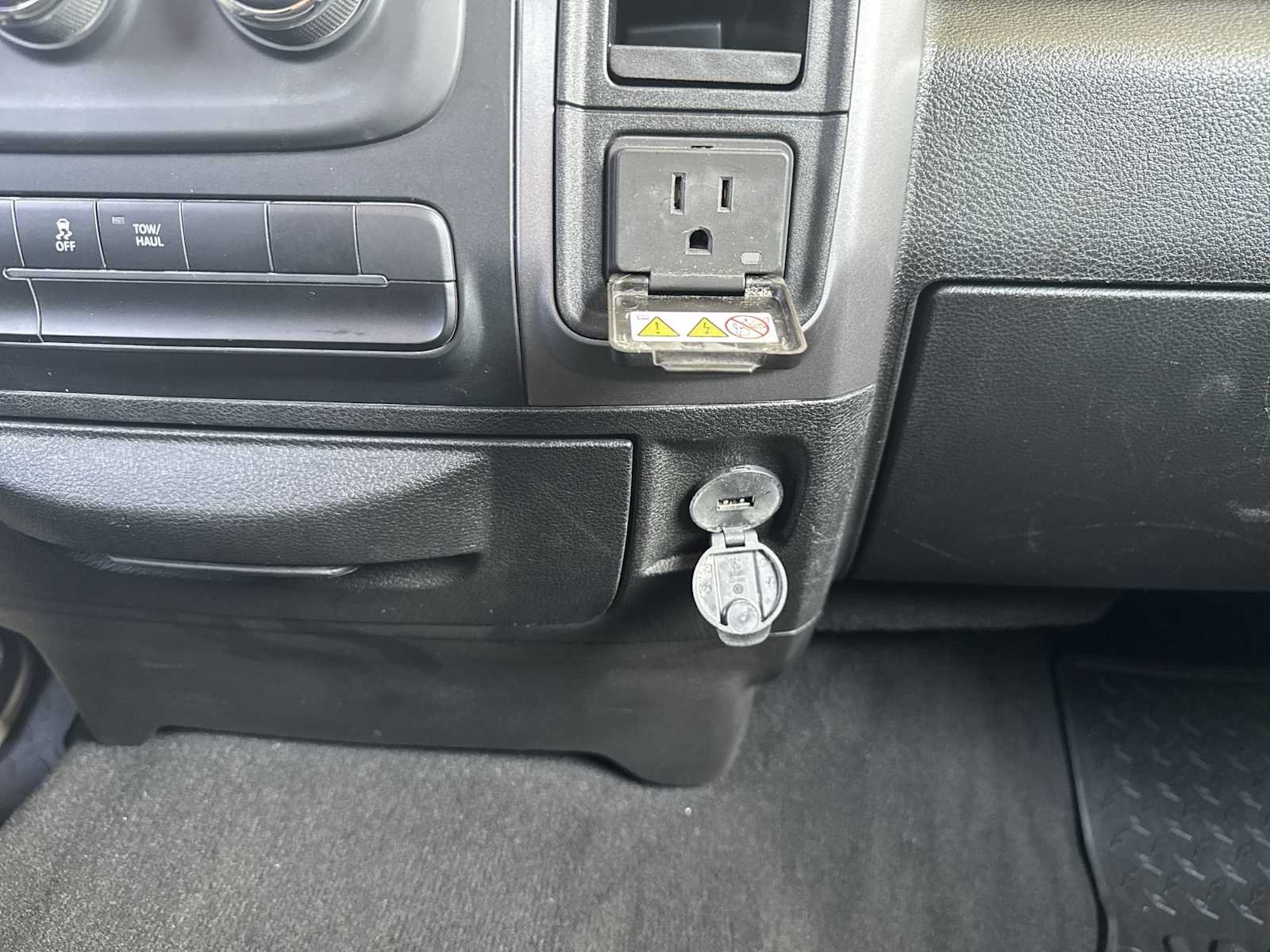 Used 2023 RAM 1500 Classic SLT AWD/4WD image 33