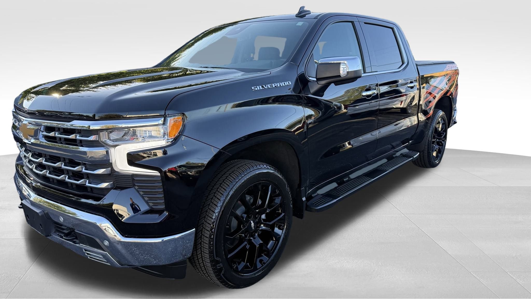 Used 2024 Chevrolet Silverado 1500 LTZ w/ LTZ Convenience Package II image 2