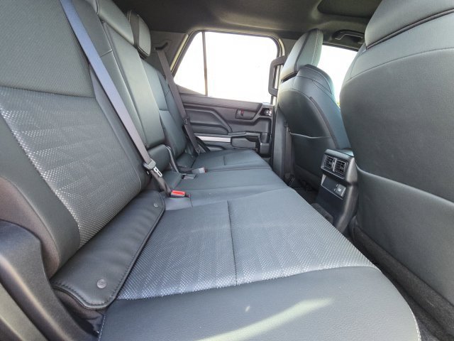 Used 2025 Toyota 4Runner TRD Off-Road Premium AWD/4WD image 15