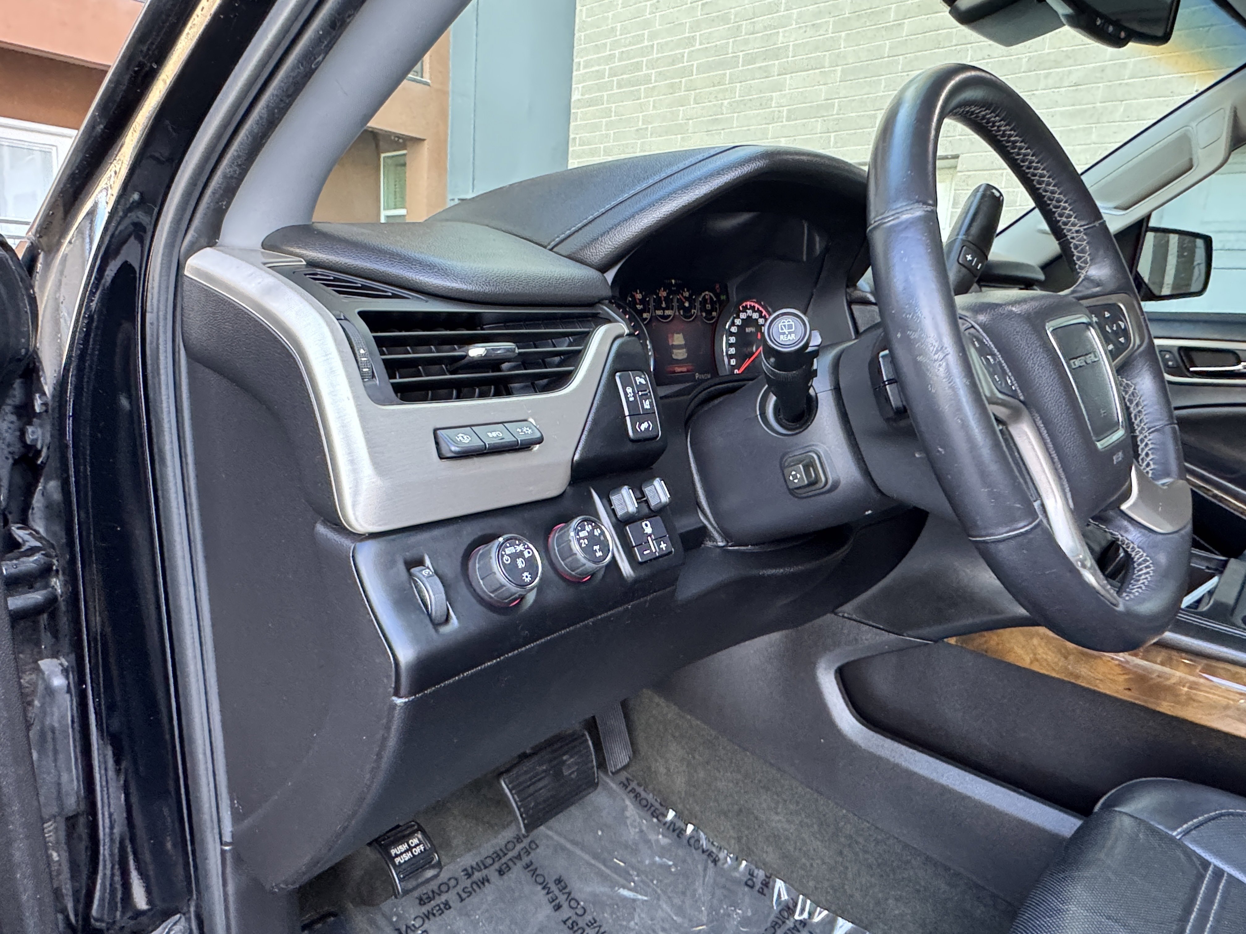 Used 2015 GMC Yukon Denali w/ Touring Package AWD/4WD image 25