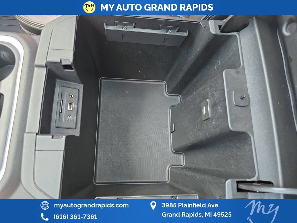 Used 2019 Chevrolet Silverado 1500 High Country w/ Technology Package AWD/4WD image 28