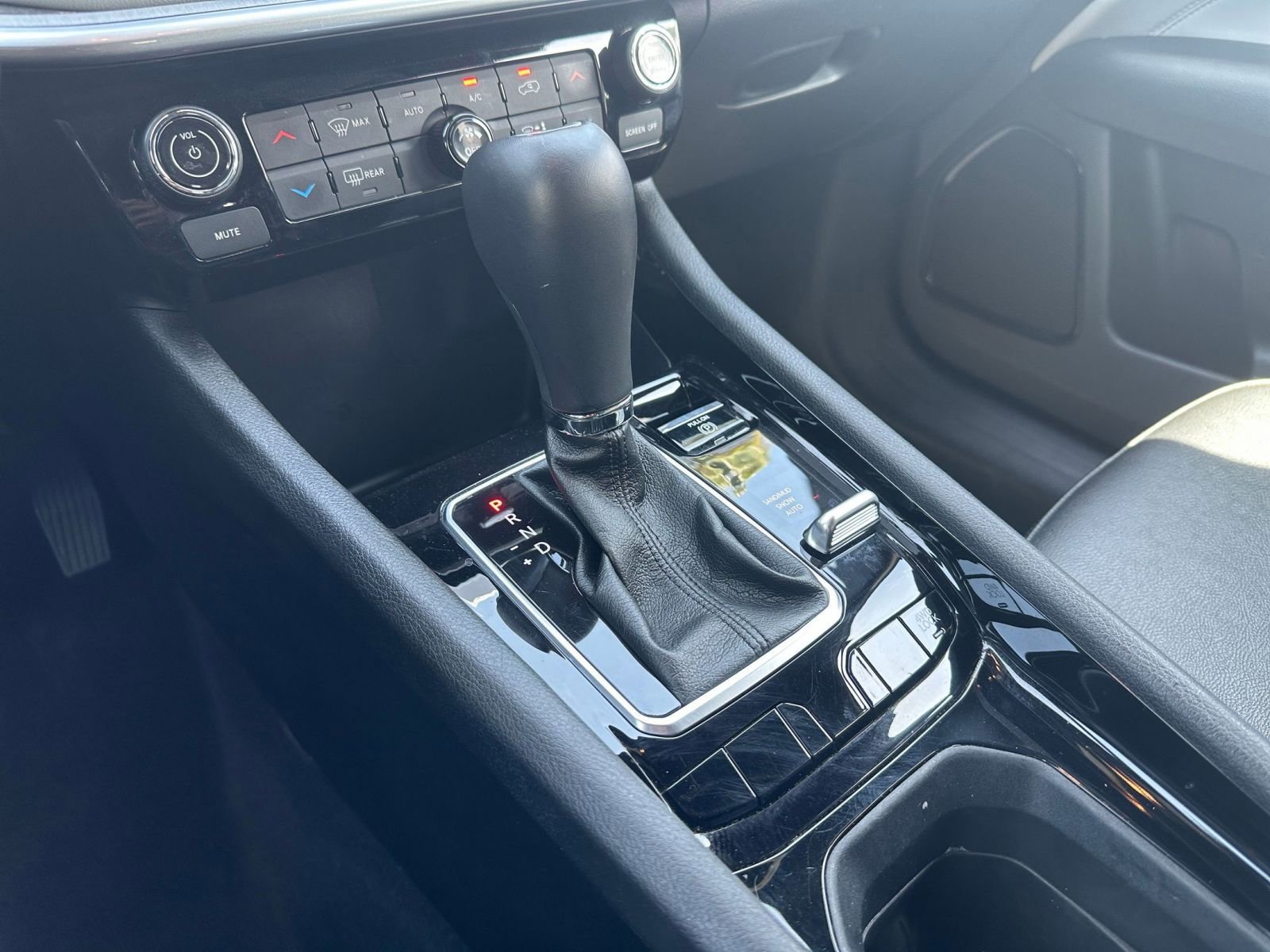 Used 2025 Jeep Compass Limited image 42