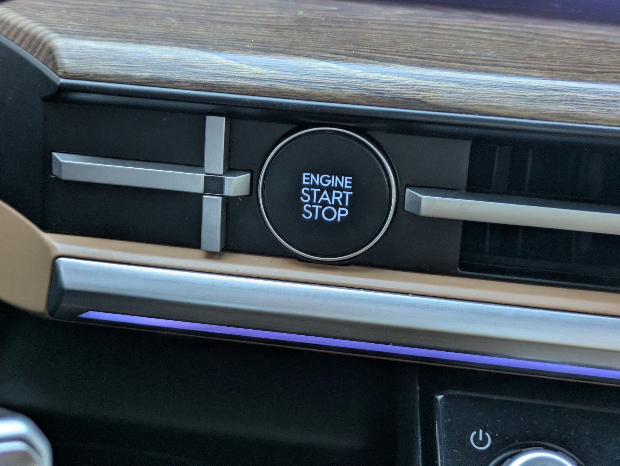 Used 2024 Hyundai Santa Fe Limited image 20