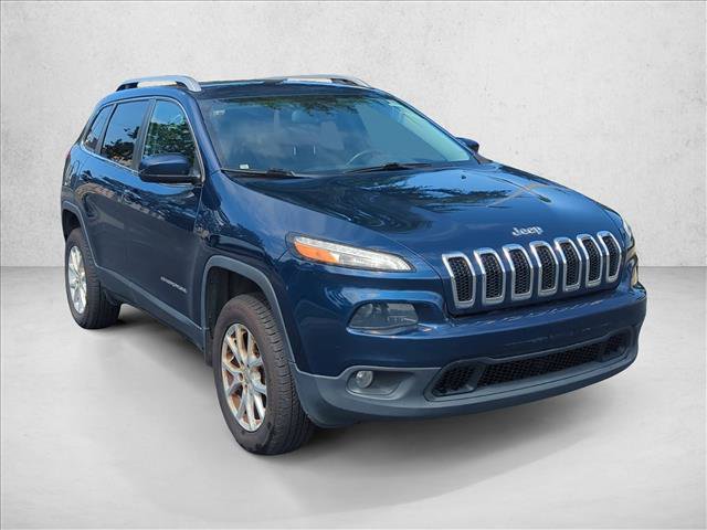 Used 2018 Jeep Cherokee Latitude Plus w/ Cold Weather Group AWD/4WD image 3