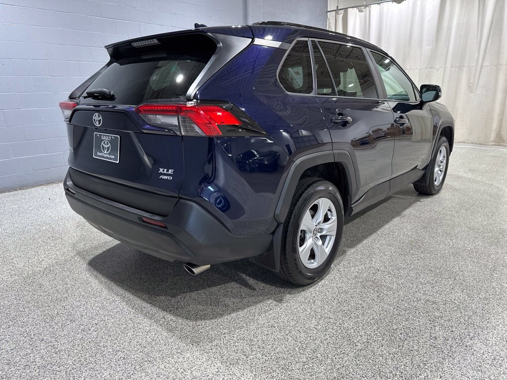Used 2021 Toyota RAV4 XLE w/ Convenience Package AWD/4WD image 3