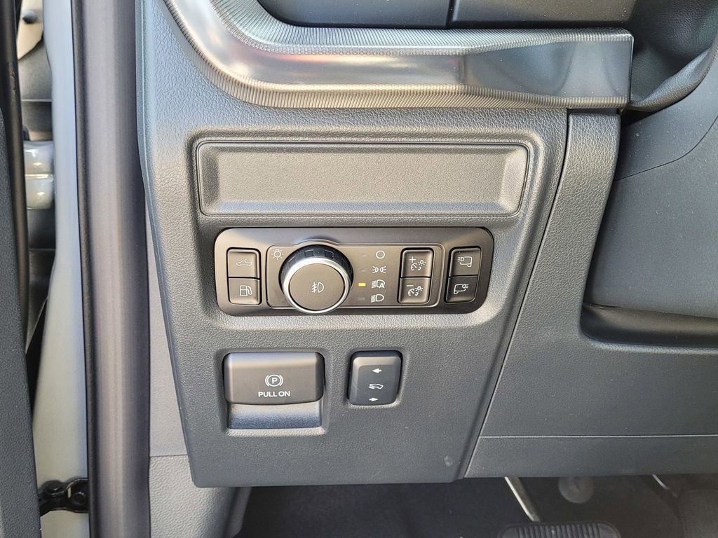 New 2025 Ford F150 Platinum w/ Equipment Group 702A High image 39