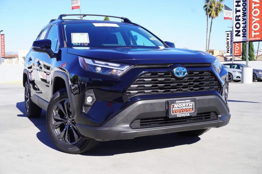 Certified 2022 Toyota RAV4 XLE Premium image 2