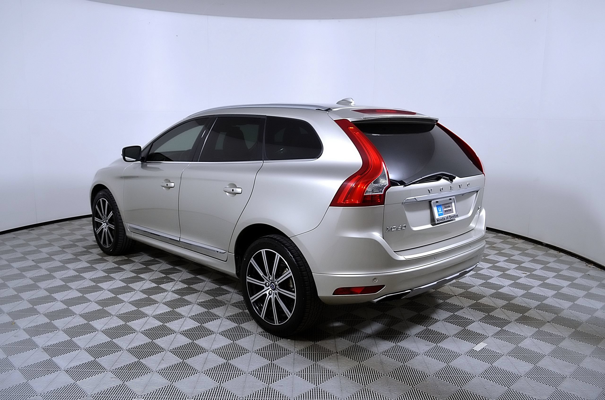 Used 2017 Volvo XC60 T6 Inscription w/ Preferred Option Package AWD/4WD image 9