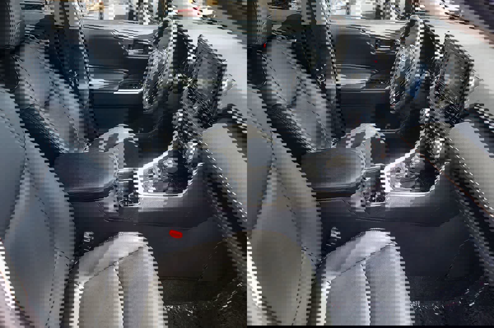 Used 2021 Toyota RAV4 XLE w/ Convenience Package image 15