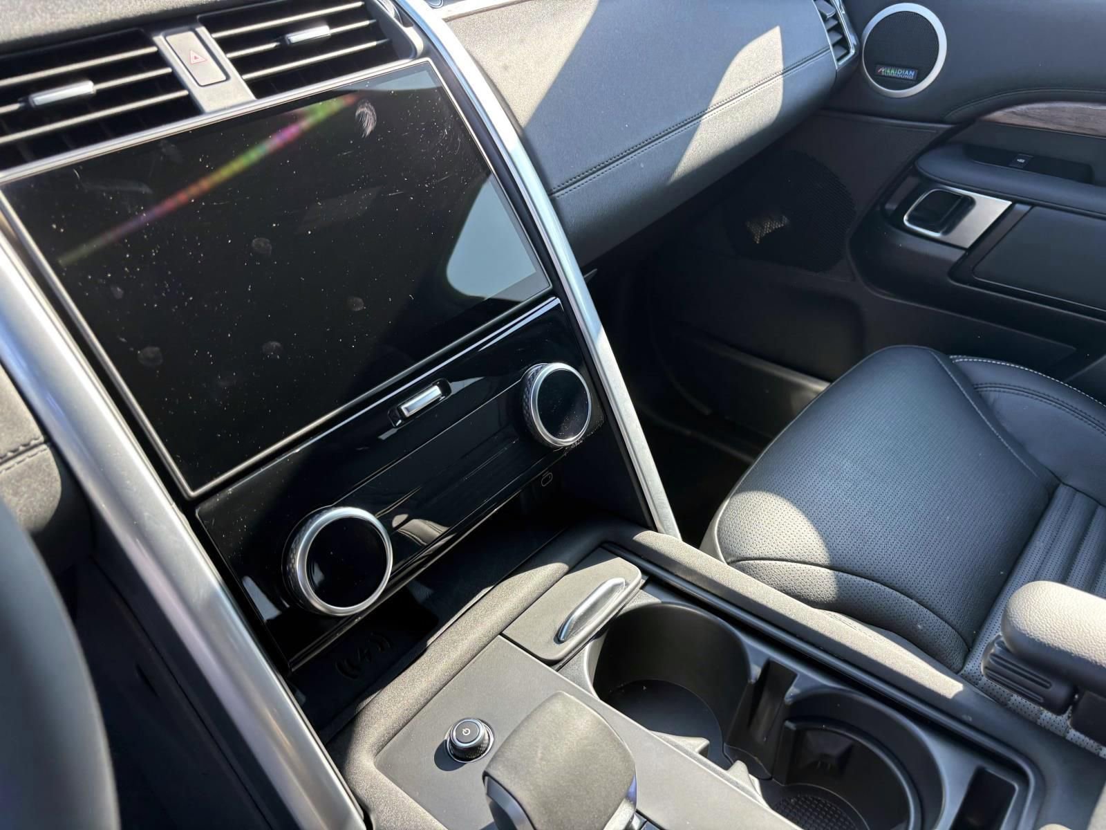 Used 2025 Land Rover Discovery S image 17