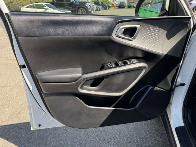 Used 2023 Kia Soul S image 8