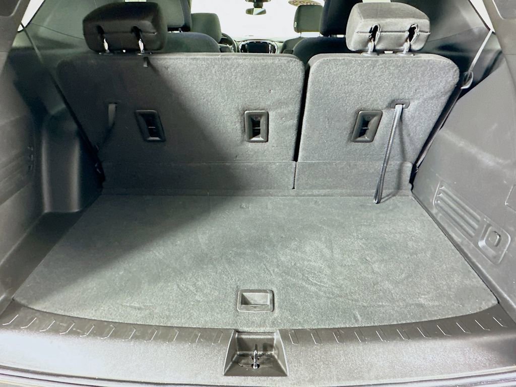 Used 2023 Chevrolet Traverse LT image 35