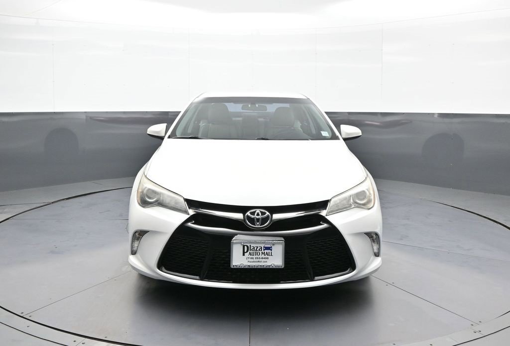 Used 2015 Toyota Camry SE image 2
