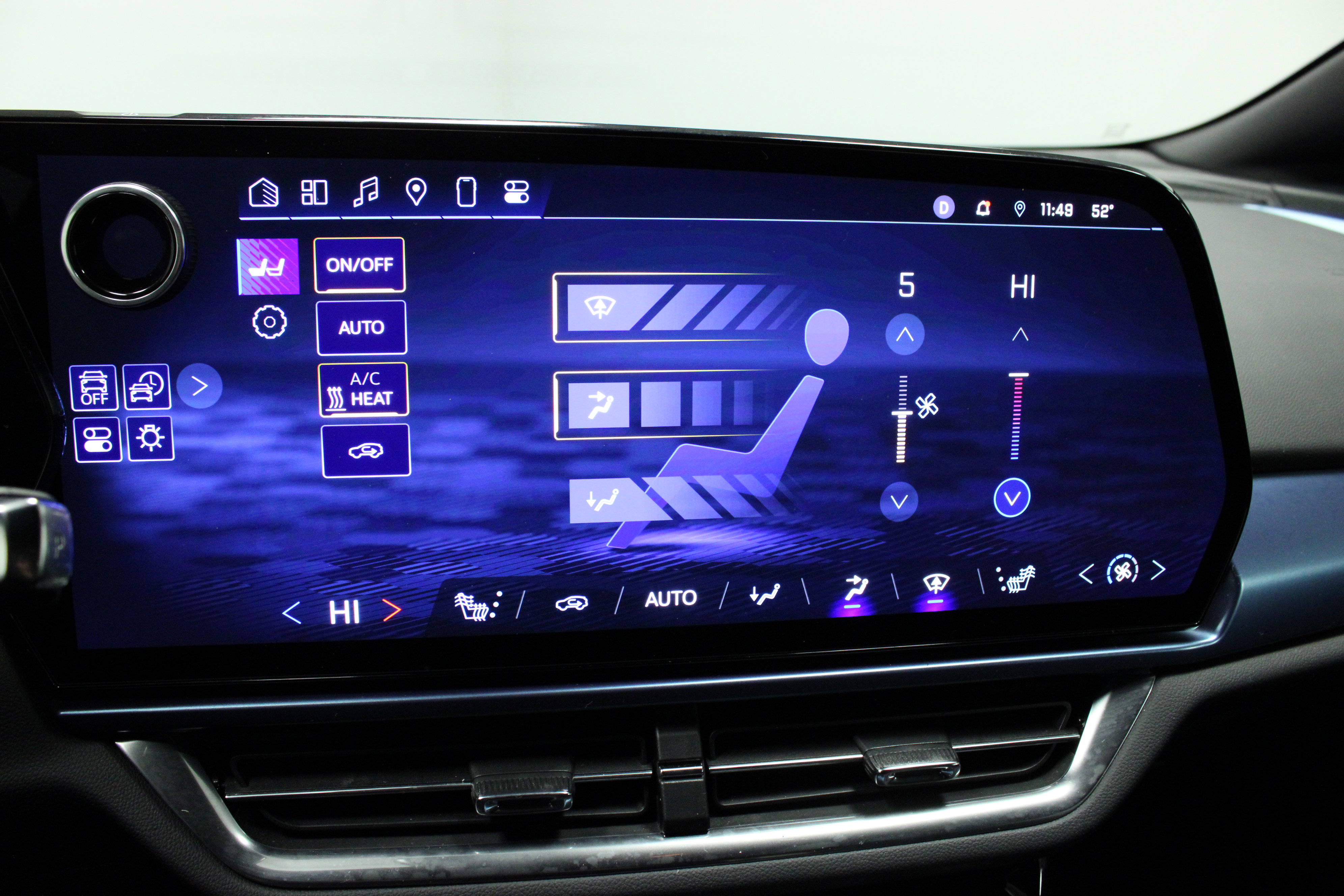 Used 2025 Chevrolet Equinox EV LT w/ Convenience Package image 24