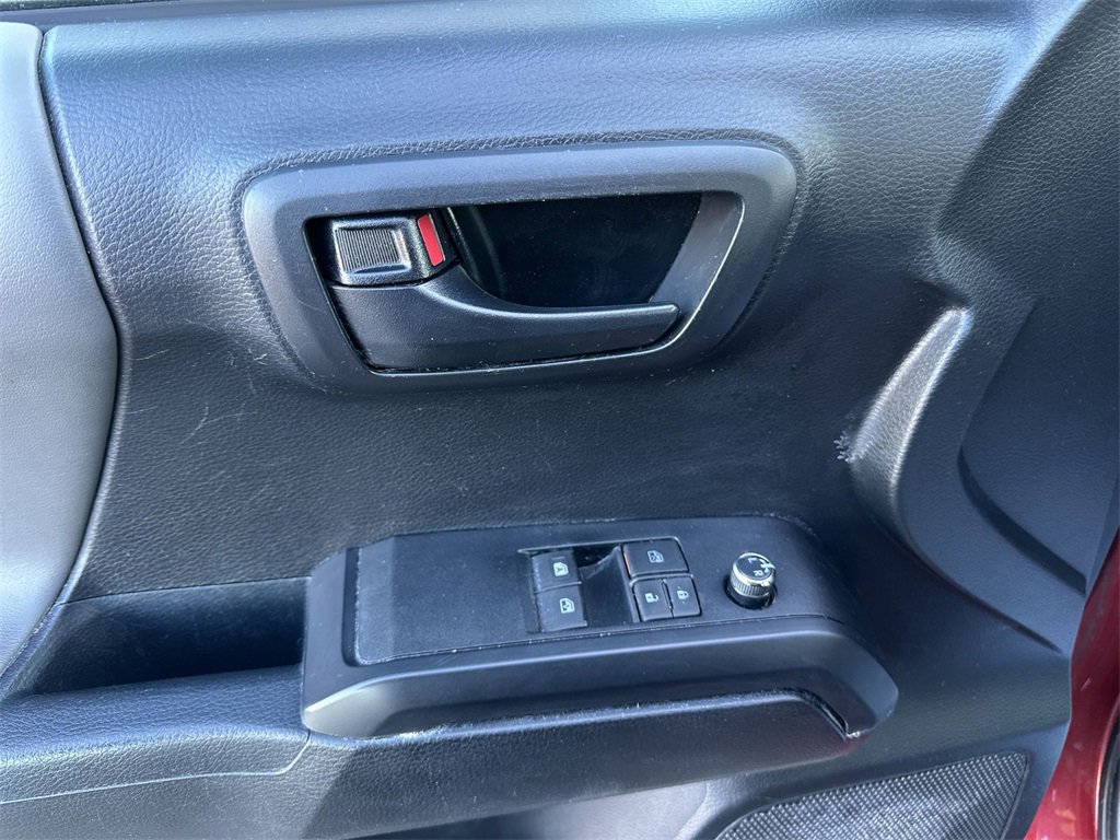 Used 2018 Toyota Tacoma SR image 13