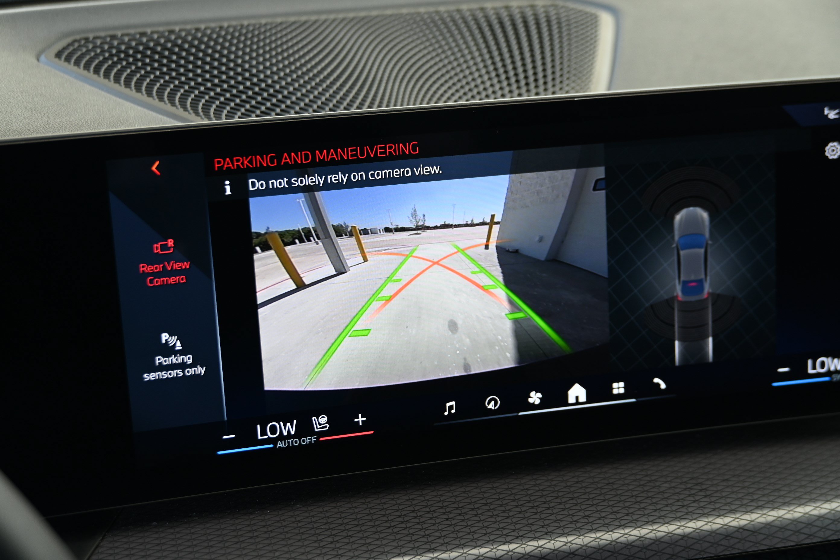 Certified 2025 BMW i4 eDrive40 w/ Premium Package RWD image 18