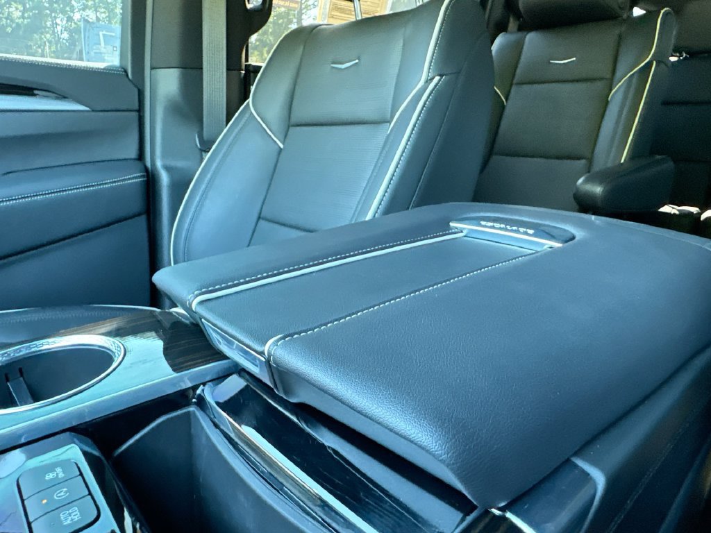 Used 2026 Cadillac Escalade ESV Luxury w/ LPO, Floor Liner Package RWD image 24