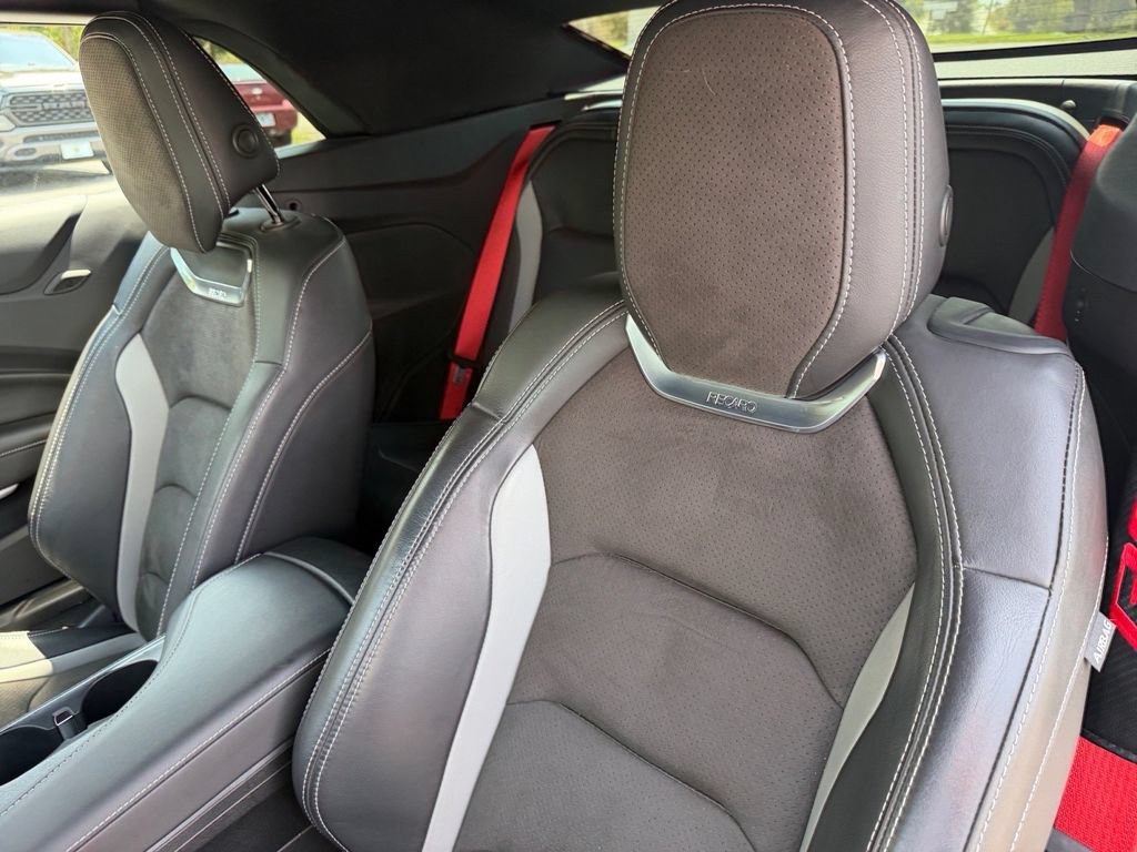Used 2022 Chevrolet Camaro LT w/ LPO, Ground Effects Package RWD image 17