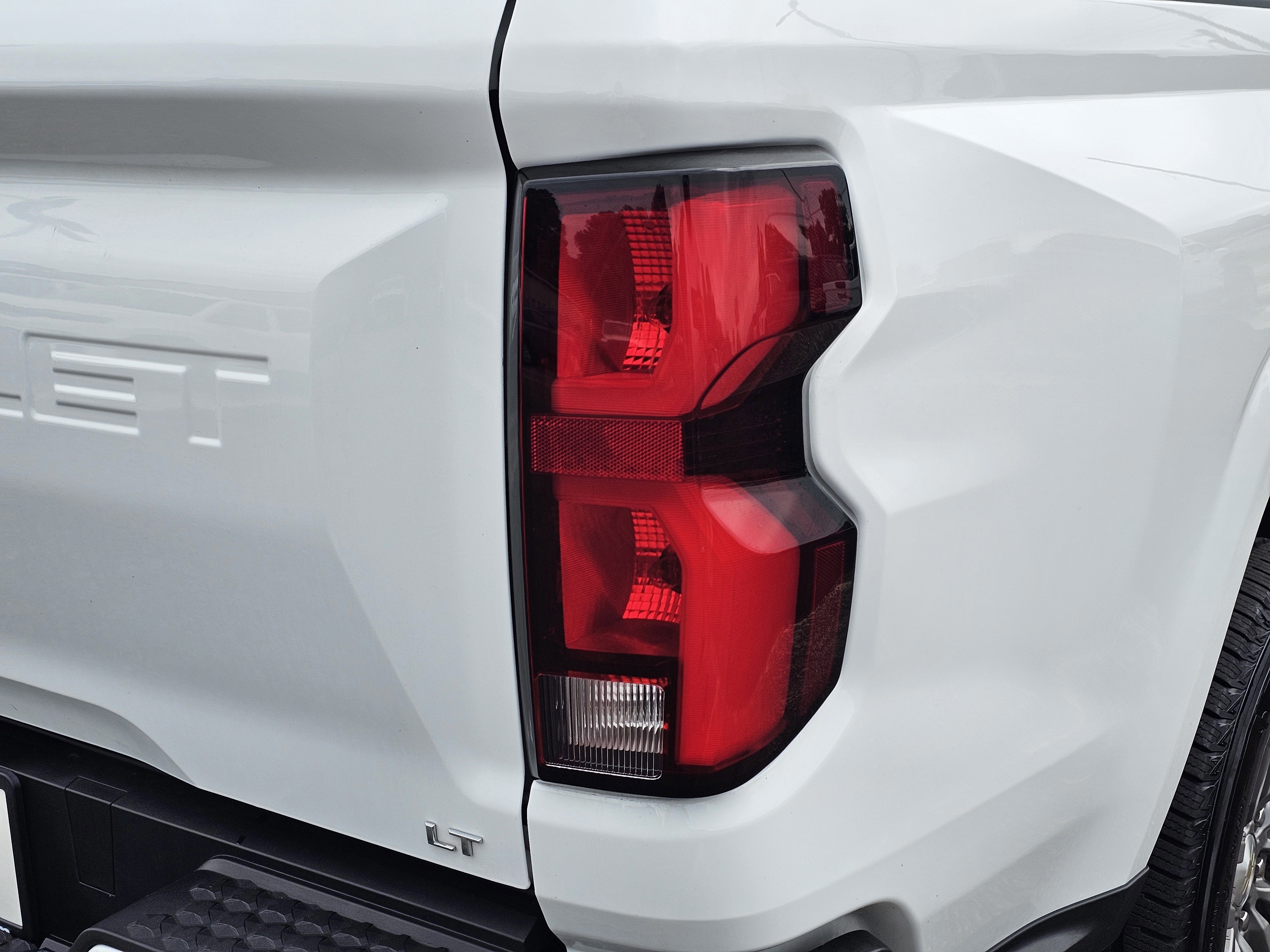 Used 2024 Chevrolet Colorado LT w/ LT Convenience Package III RWD image 9
