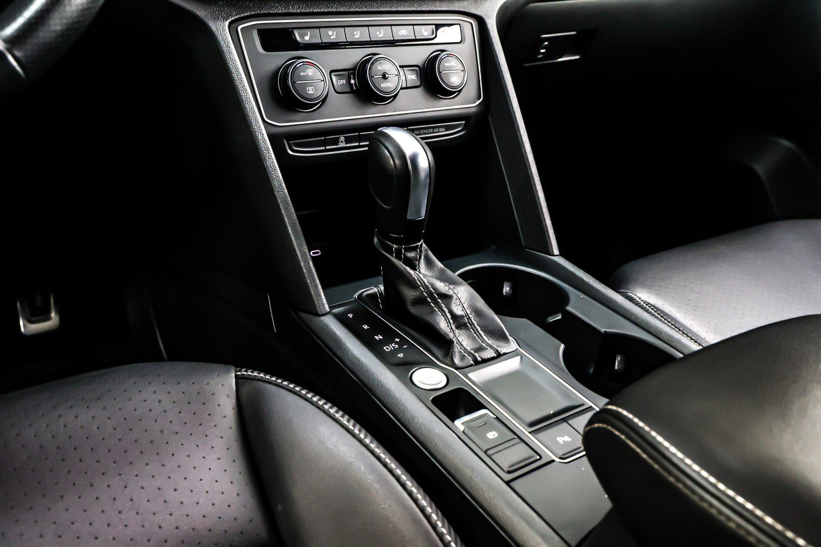 Used 2021 Volkswagen Atlas Cross Sport SE w/ V6 Towing Package image 6