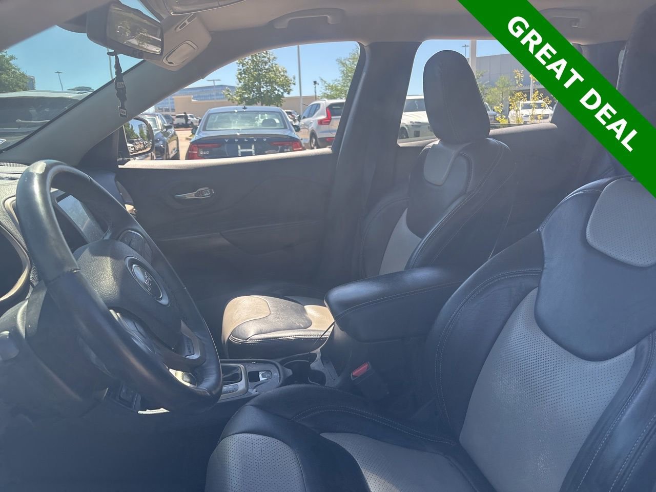 Used 2017 Jeep Cherokee Latitude w/ Safety/Convenience Group image 16