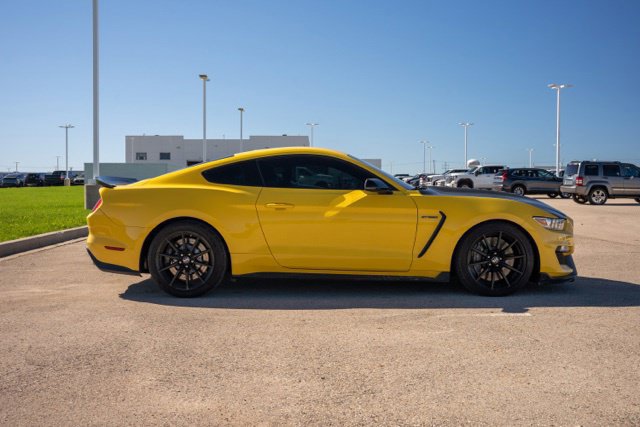 Used 2018 Ford Mustang Shelby GT350 w/ Convenience Package RWD image 8