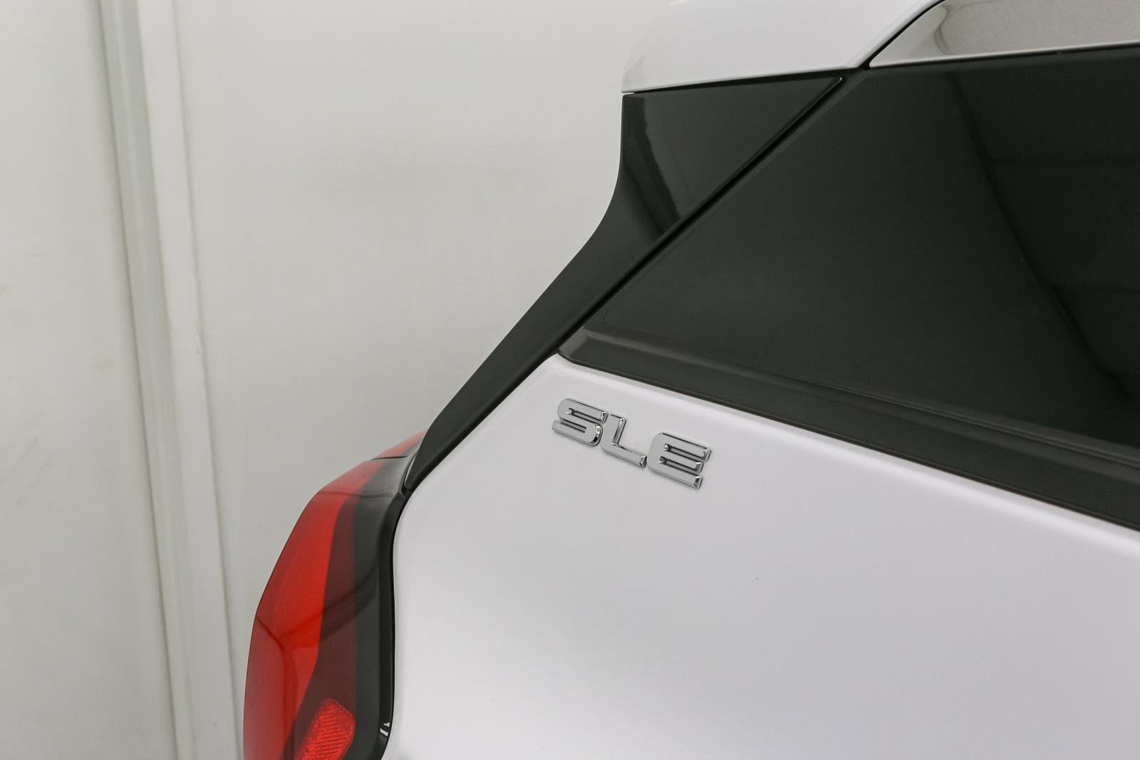 Used 2021 GMC Terrain SLE w/ Driver Convenience Package image 10