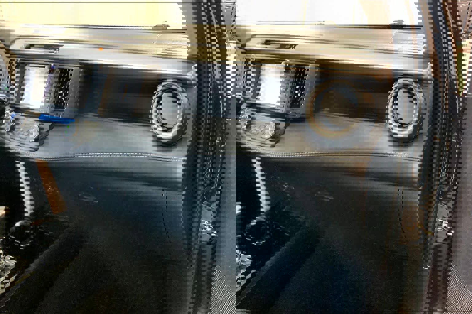 Used 2017 Toyota RAV4 Limited image 19