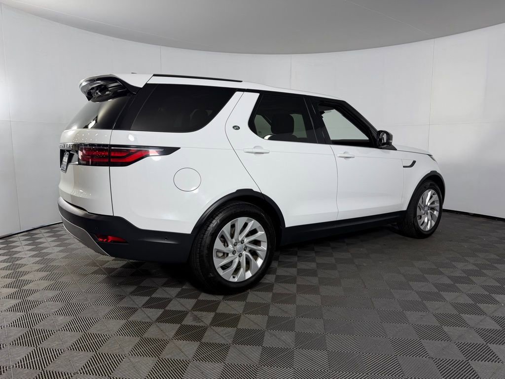 Used 2024 Land Rover Discovery S image 4