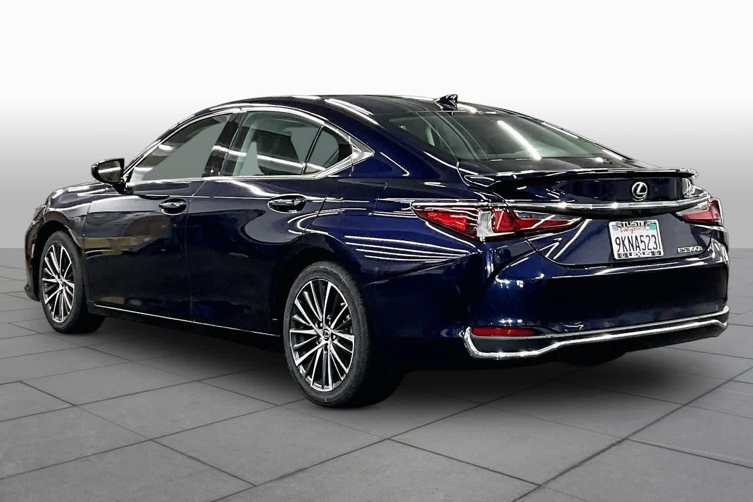 Used 2024 Lexus ES 300h w/ Premium Package FWD image 12