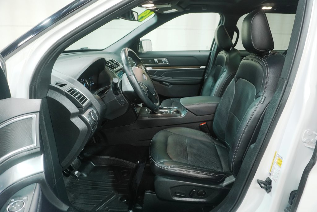 Used 2019 Ford Explorer Limited w/ Ford Safe & Smart Package AWD/4WD image 14